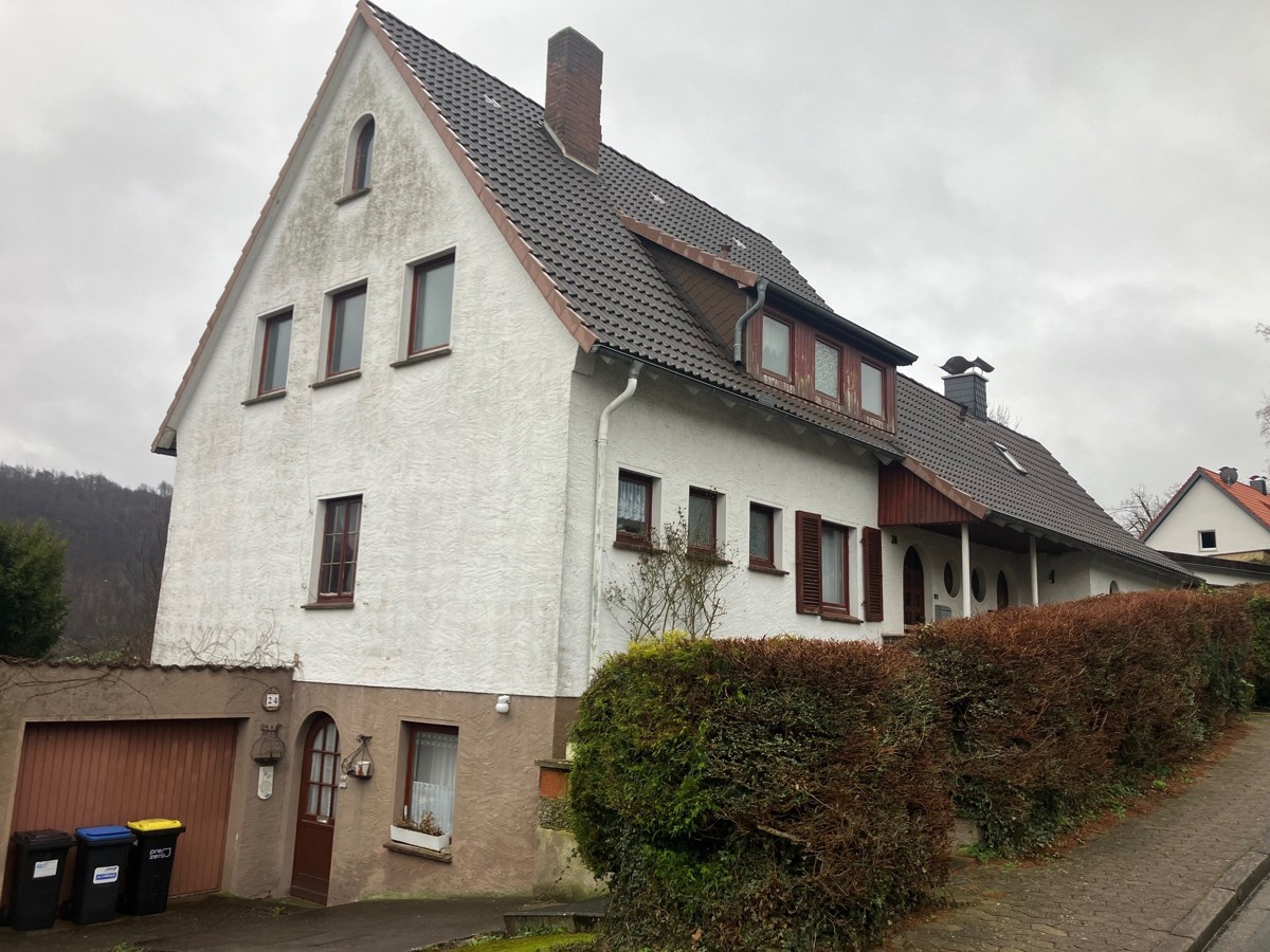 In Bester Lage Ein Freistehendes Mehrfamilienhaus Mit Anbau In