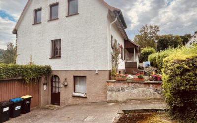 Freistehendes Mehrfamilienhaus in Bodenwerder mit ca. 1043m² Waldstück und Blick auf die Weser für den Handwerker oder Kapitalanleger