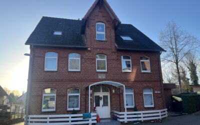 Attraktive Kapitalanlage: 4 vermietete Wohneinheiten mit Garten und Stellplätzen in Apelern