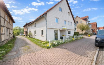 Wohnen & Vermieten: Dreifamilienhaus in idyllischer Lage von Börry