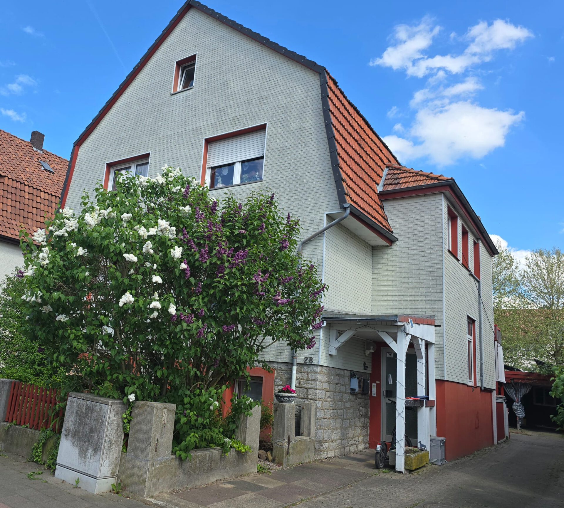 Hausansicht + Eingang
