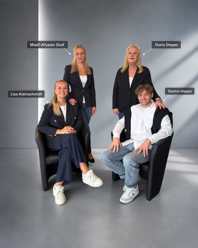 Das Makler-Team von Weserland-Immobilien: Madi-Alyson Graf, Doris Dreyer, Lisa Kleinschmidt und Danico Heppe